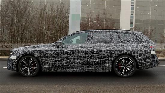 动力有望提升 新款宝马5系旅行车谍照曝光