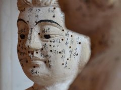 突然昏倒四肢冷？小心中医“气厥”——教你识别信号与科学应对