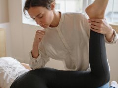 腰椎间盘突出致屁股痛？3类方法帮你缓解