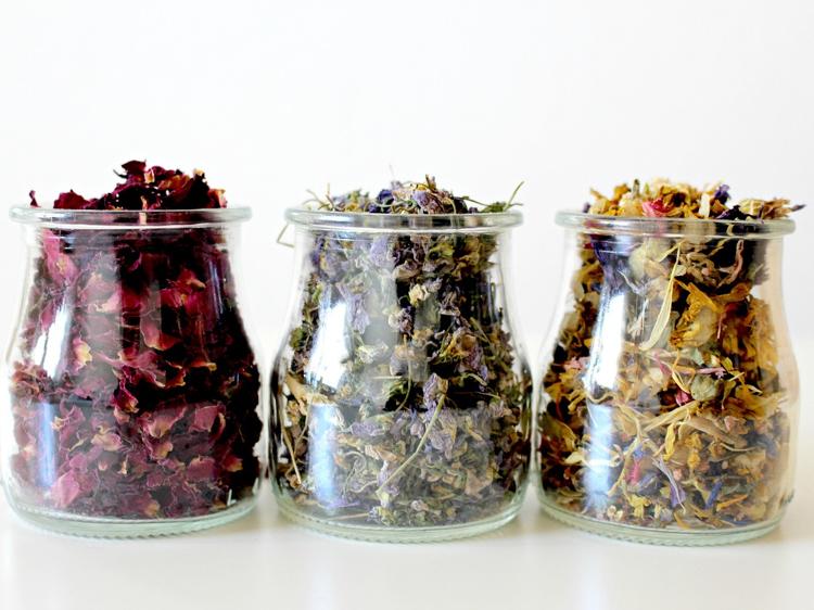 玫瑰花菊花茶怎么喝才科学?功效、禁忌与场景指南 玫瑰花菊花茶怎么喝才科学?功效、禁忌与场景指南