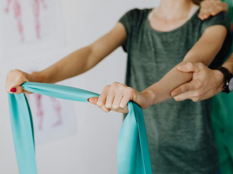 肩胛骨骨折保守治疗：科学方法+注意事项，帮你恢复肩部功能