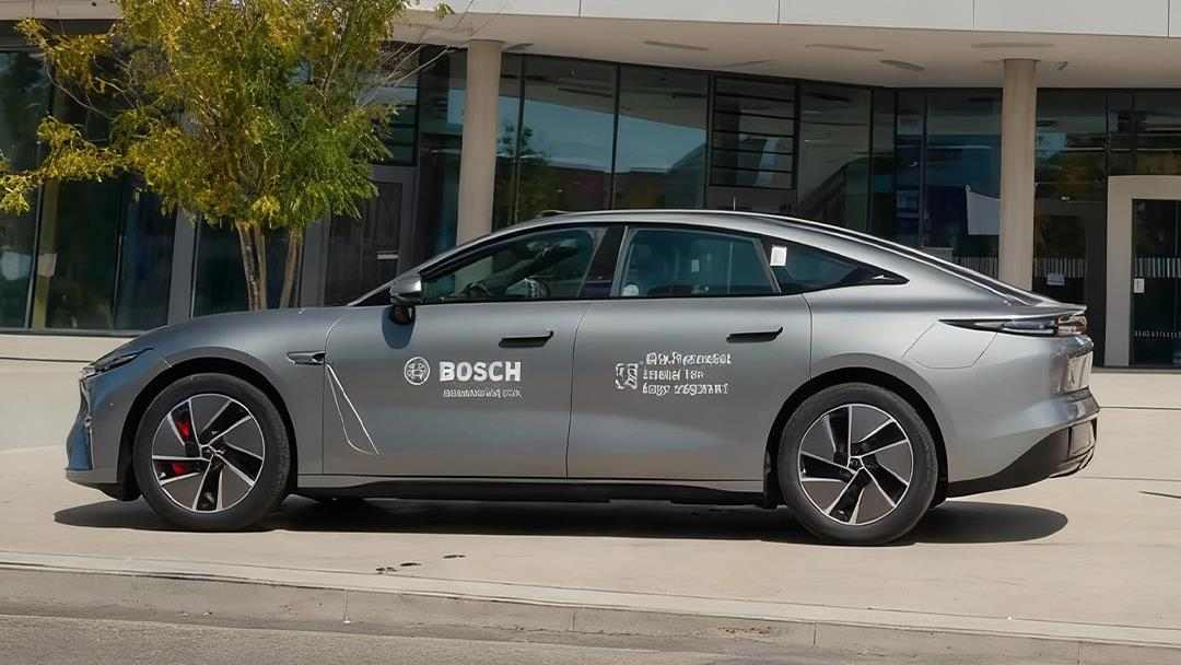 这场智能驾驶“暗战”，谁将主导终局？