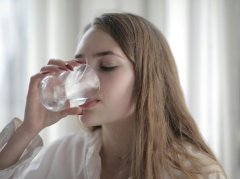 女性津液不足？3大科学调理法改善口干失眠皮肤干
