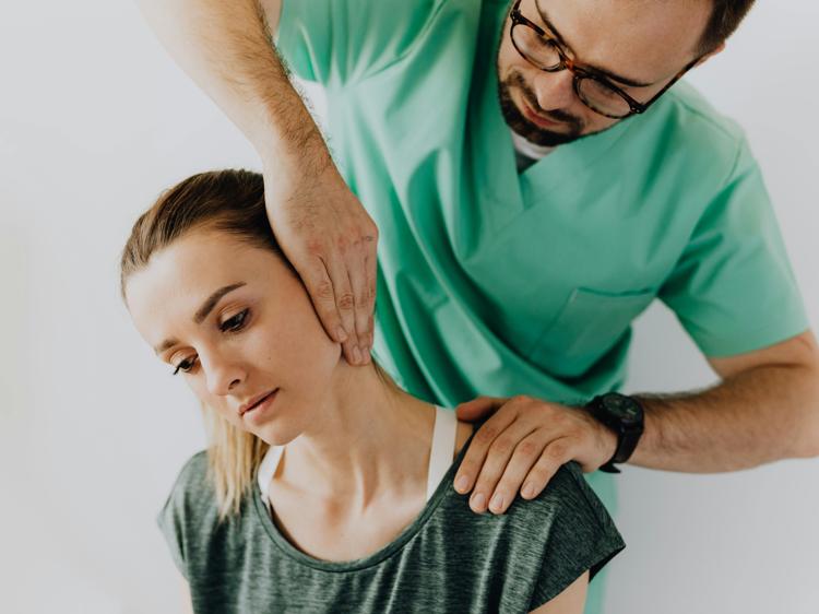 产后风别硬扛：3类信号要警惕，科学调理帮你恢复