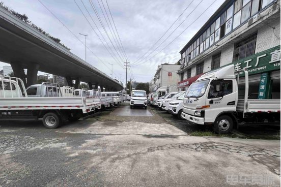 2025年新能源物流车经销商转型的前后两难