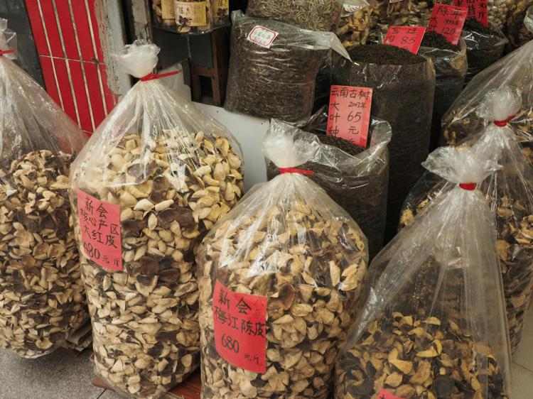 痰湿体质别乱喝菊花茶！3种健脾祛湿茶饮更适合