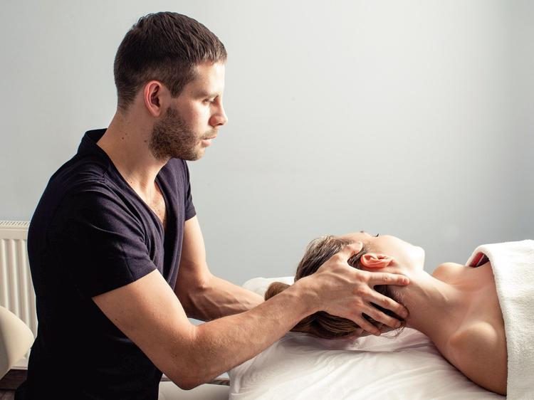 颈部肌肉劳损致颈椎疼?3招科学缓解不踩坑 颈部肌肉劳损致颈椎疼?3招科学缓解不踩坑