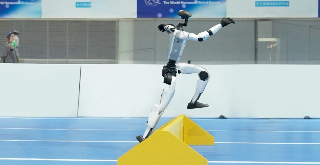 一家机器人门店，一个行业“分水岭”？