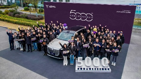打破传统格局！岚图泰山5000辆交付为华系豪华SUV立起新旗帜