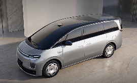 零跑首款旗舰MPV亮相，以双动力与全栈千伏技术进军高端市场