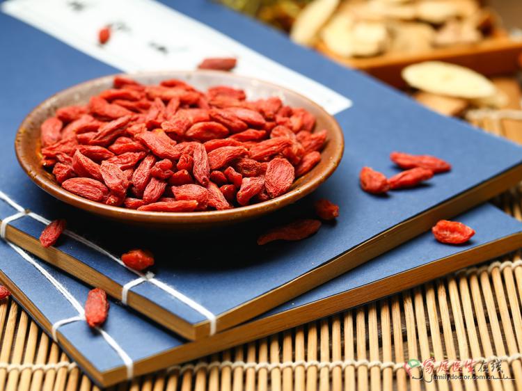 红枸杞泡水别瞎泡！4个正确方法让营养不浪费