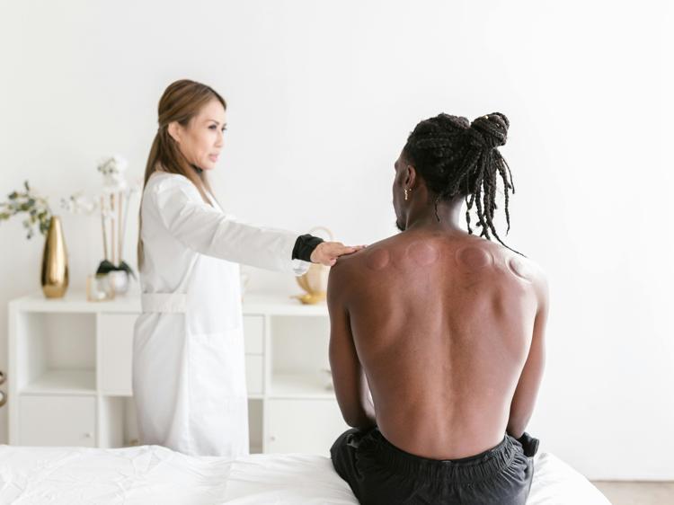 膝关节受寒疼？艾灸科学操作指南：缓解不适+避坑技巧