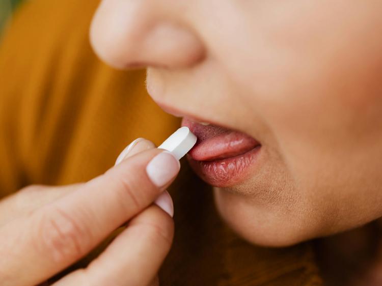 女性阴虚火旺怎么调？生活到用药全攻略