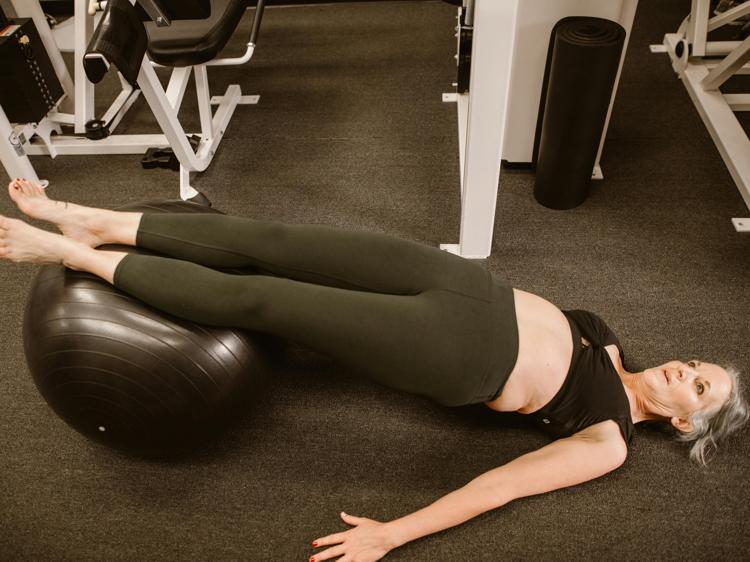 更年期女性怕冷？3个原因+科学应对法帮你暖起来